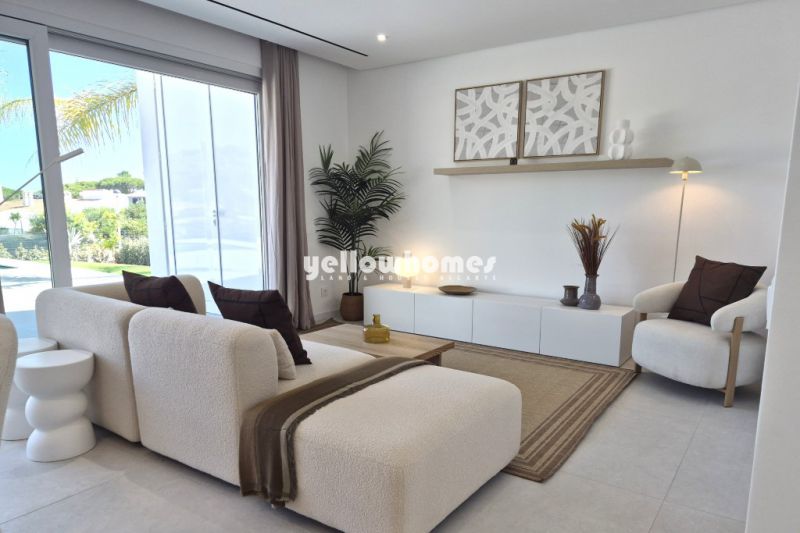 Modern 3-Bedroom Villas with Private Garden and Pool near Vilamoura/Vila Sol